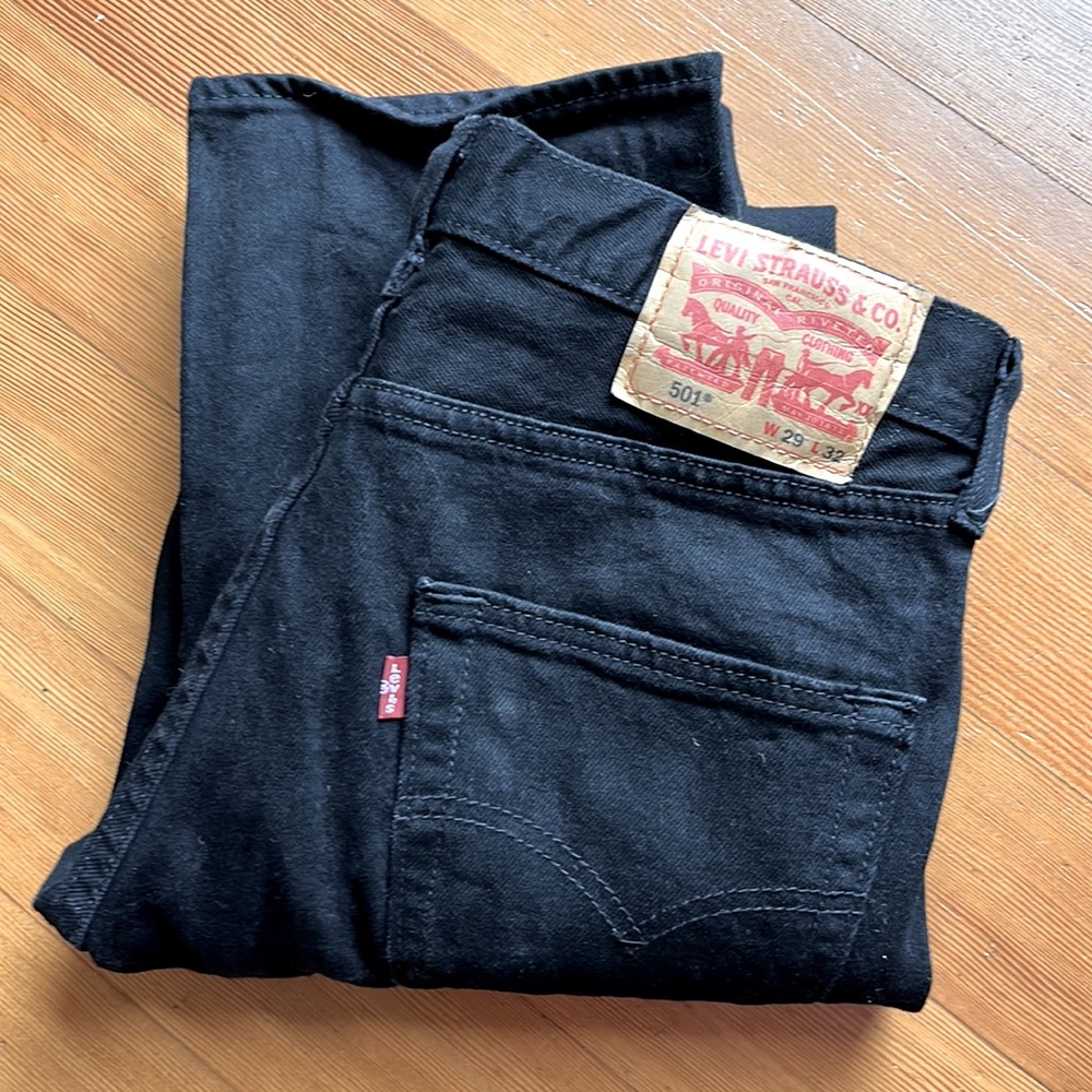 Black Levi 501 jeans